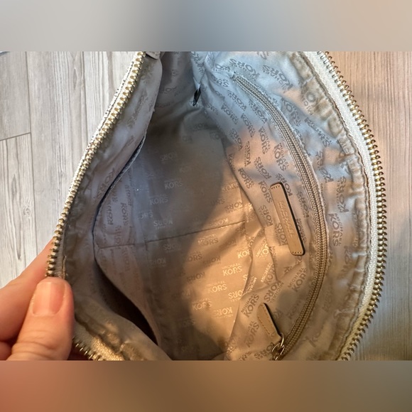 Michael Kors handbag - Picture 6 of 8